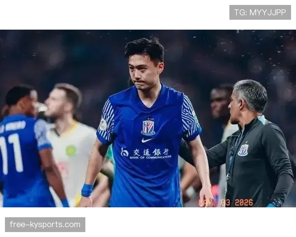 听说蒋圣龙连球鞋都定制成家族徽章了，这档次也太隐形炫富了吧？